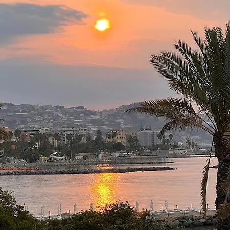 Mareluna View Centro *